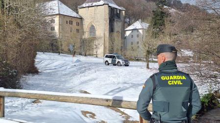 Guardia civil del puesto de Burguete que salvó la vida de una persona que se estaba ahogando en Osuna