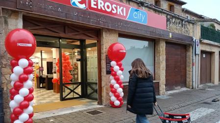 Eroski inaugura un nuevo supermercado franquiciado en Puente la Reina