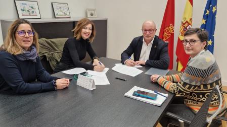 Firma del convenio entre Educación y la Fundación Alegría