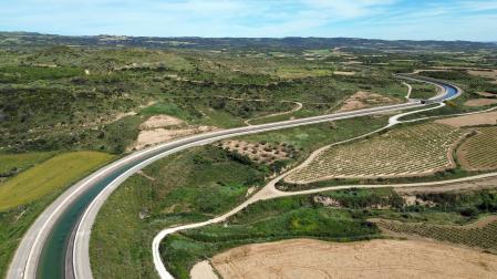 Imagen del Canal de Navarra a su paso por San Martín de Unx