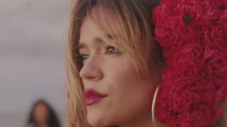 ‘Tropicoqueta’ es el quinto álbum de estudio con el que Karol G vuelve a sus raíces