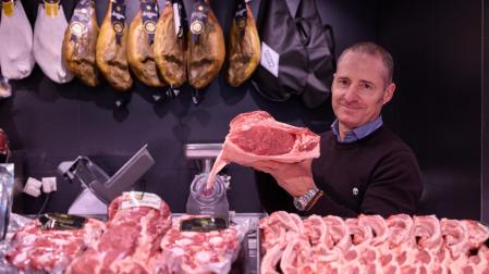 A* Jesús Garzaron F* 2025_12_02 T* Consumo de carne en Navidad. L* Carnicería Juan Carlos, Íñigo Arista 22, Pamplona