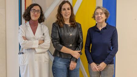 De izquierda a derecha, la Dra. Paloma Martín, especialista en Nefrología; Rebeca Echeverría, ingeniera biomédica; y la Dra. María Asunción Fernández Seara, directora del Laboratorio de Imagen Biomédica de la Clínica Universidad de Navarra.