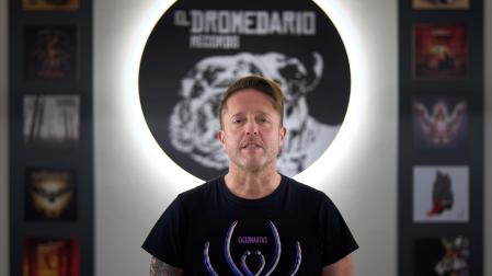 Alén Ayerdi posa para esta entrevista en las oficinas de Dromedario Records.