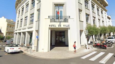 Fachada de la alcaldía de la localidad francesa de Biarritz