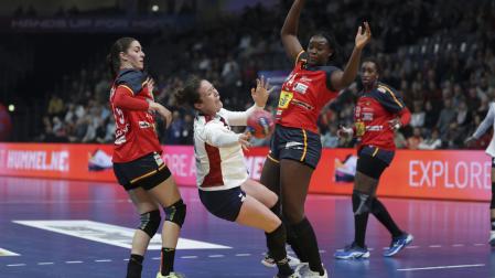 La navarra Lysa Tchaptchet en el partido del debut en el Mundial ante Paraguay