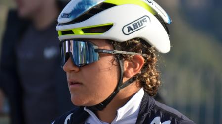 Paula Ostiz en la concentración de Movistar.