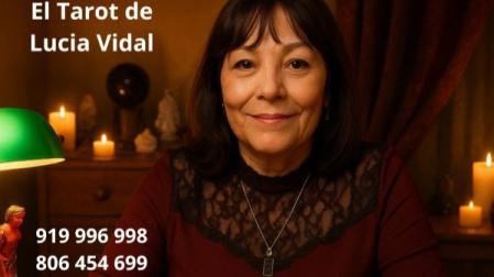 A lo largo de su trayectoria, Lucía ha perfeccionado tanto su don de nacimiento como su habilidad para leer el tarot de manera certera, con cerca de un 90% de aciertos
