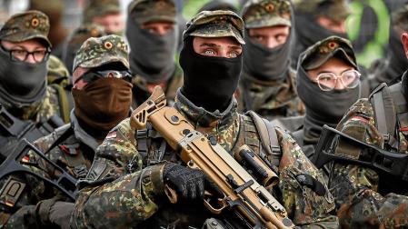 Soldados alemanes participan en unos ejercicios militares