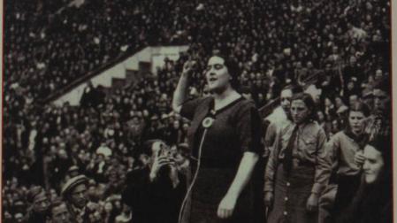 El primer Día Internacional de la Mujer que se celebró en España fue el 8 de marzo de 1936 y más de 60.000 personas escucharon en Madrid, en la plaza de toros de Las Ventas, a tres oradoras: Catalina Salmerón, hija de Nicolás Salmerón (presidente durante mes y medio de la I República); Dolores Ibárruri, Pasionaria, por el Partido Comunista, y la navarra Julia Álvarez Resano, por el Partido Socialista.