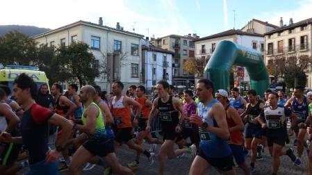 Un centenar de corredores participó en la XLIV Carrera Zubeztia-IV Memorial Candi Arnanz