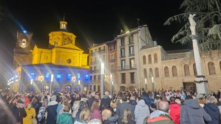 Vídeo de los fuegos artificiales en el encendido de luces de Navidad de la parroquia de San Lorenzo