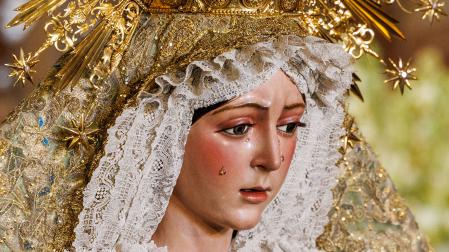 Imagen de la Esperanza Macarena de Sevilla, que ha vuelto al altar de su basílica casi cuatro meses después de un largo proceso de restauración