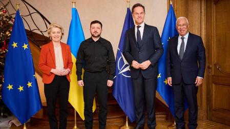 La presidenta de la Comisión Europea, Ursula von der Leyen; el presidente de Ucrania, Voldimir Zelenski; el secretario gen. De la OTAN, Mark Rutte y el presidente del Consejo Europeo, António Costa, durante la reunión en Bruselas