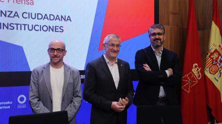 Desde la izquierda, Txerra García de Eulate, Félix Taberna y Rubén Auza.