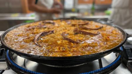 Equipada con comedor y cocina industrial, la sociedad gastronómica de la SDRG Tajonar ofrece ocho fuegos