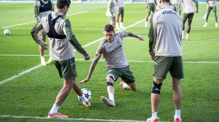 El jugador del Villarreal, Rafa Marín, durante el entrenamiento realizado este martes previo al choque contra el Copenhague