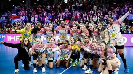 La selección nacional femenina de balonmano, en el que han jugado las navarras Lysa y Lyndie Tchaptchet