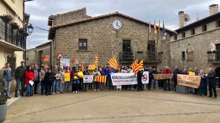 Reciente concentración vecinal contra las macrogranjas en Navardún