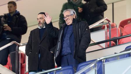 Luis Sabalza, saludando desde el palco presidencial antes del partido del lunes