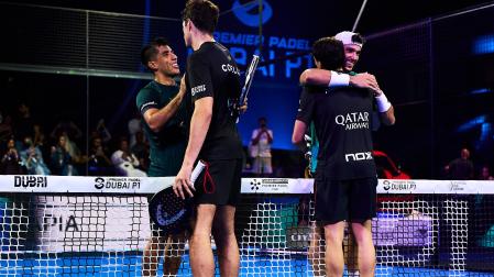 Chingotto y Coello se saludan (izda.) con Galán y Tapia haciendo lo propio a la derecha tras un encuentro