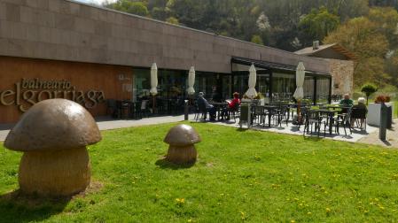 Un almuerzo o una cena buffet concluyen algunas de las experiencias en el balneario Elgorriaga