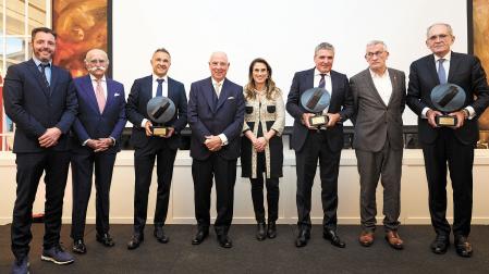 De izquierda a derecha: Miguel Suárez (vicepresidente segundo de la Cámara de Comercio), Rafael Moreno (vicepresidente primero de la Cámara de Comercio), Tito Heredero (presidente del Grupo Leadernet), Javier Taberna (presidente de la Cámara de Comercio), Isabel Moreno (directora territorial de CaixaBank), Benito Jiménez (presidente y CEO de Congelados de Navarra), Félix Taberna (vicepresidente primero y consejero de Presidencia e Igualdad del Gobierno de Navarra), Ricardo Llátser (director general Timac Agro)