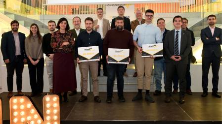 El consejero Irujo y la directora gerente de CEIN, Uxue Itoiz, junto a las personas representantes de las empresas ganadoras