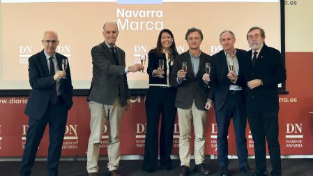 Miguel Ángel Riezu (director de Diario de Navarra), Alfonso Bañón (Presidente del Consejo de Administración del Grupo La Información), los consejeros Paloma Arraiza e Iñigo Sobrini, el director general del Grupo La Información, José Manuel Erro, y el consejero Luis Colina.