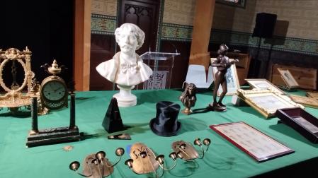 Foto del contenido de los 4 baúles del legado de Pablo Sarasate que se extraviaron entre 1985 y 1991