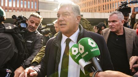 El presidente del FC Barcelona, Joan Laporta, a su salida a la Ciutat de la Justicia