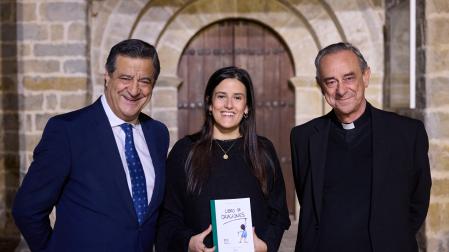 Javier, Pati y Tomás Trigo, en la presentación del libro de oraciones