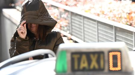 La exmilitante socialista Leire Díez, a su salida del aparcamiento de la Audiencia Nacional