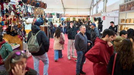 A: MIGUEL OSES F: 13–12-2025 P: L: PAMPLONA T: MERCADILLO NAVIDEÑO EN LA PLAZA DE TOROS DE PAMPLONA