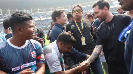 Lionel Messi de visita en un estadio en la ciudad occidental de Calcuta (India)