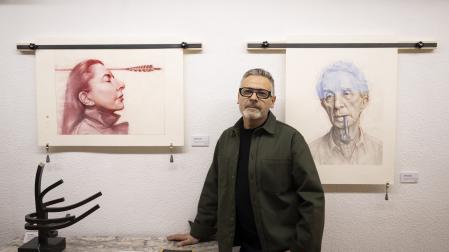 Juanjo Lazcano en la exposición 'Diálogos' en la galería Ormolú de Pamplona