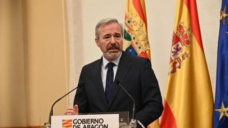 El presidente de Aragón, Jorge Azcón, durante la rueda de prensa en la que ha convocado elecciones anticipadas para el 8 de febrero tras año y medio de inestabilidad por la ruptura con Vox