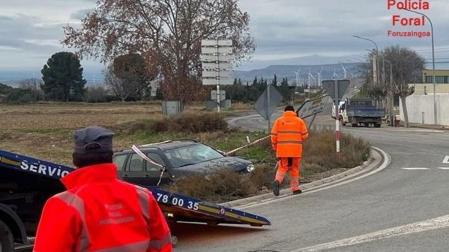 Imagen del lugar en el que quedó el coche abandonado en Cortes