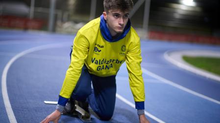 Izan Castillejo, este jueves 18 de diciembre en la pista de Larrabide. El atleta de Orkoien ha hecho la mejor marca navarra sub-18 de los 60 metros en 20 años