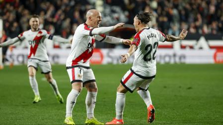 El 'Pacha' Espino celebra su gol ante el Ditra junto a su compañero Isi Palazón