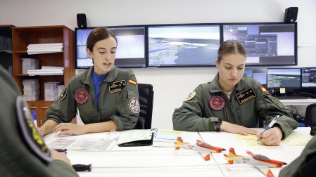 Fotos de la princesa Leonor en su primer vuelo en solitario