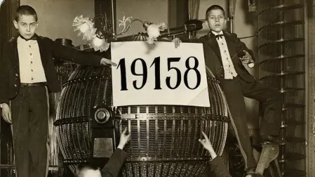 Los dos niños de San Ildefonso que cantaron el 'Gordo' de la Lotería de Navidad en 1916.