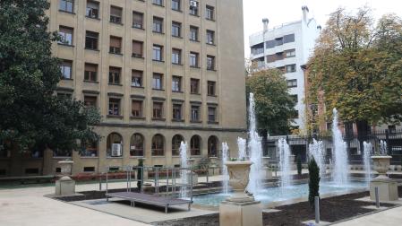 La sede de Cohesión Territorial, con vistas a los jardines de la Diputación de Navarra