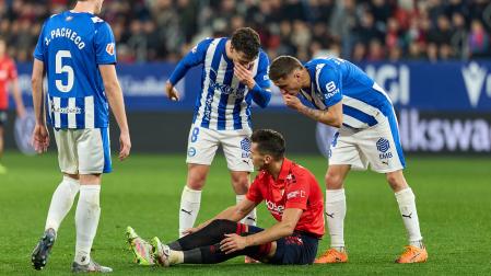 Fotos del choque de la Jornada 17 con triunfo rojillo en El Sadar gracias a los goles de Budimir, por partida doble, y Raúl García de Haro