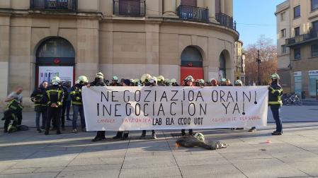 Concentración de la Comisión de Personal del Servicio de Bomberos de Navarra y del Servicio de Emergencias, Prevención y Protección Civil