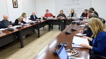 La consejera de Función Pública, Interior y Justicia del Gobierno de Navarra, Amparo López, preside la reunión de la Mesa General de la Función Pública en el Palacio de Navarra.