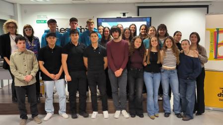 El alumnado de la cuarta promoción del bachillerato de investigación el día de la defensa de proyectos