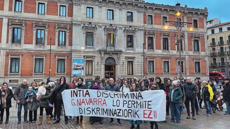 La concentración de trabajadores de INTIA, ayer ante el Parlamento de Navarra
