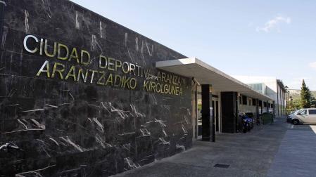 Exterior del Complejo Deportivo Aranzadi