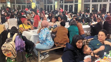 Asistentes a la cena solidaria de Navidad organizada por la Fundación CORE.